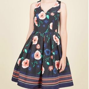 ModCloth lovin’ the dream floral dress size M
